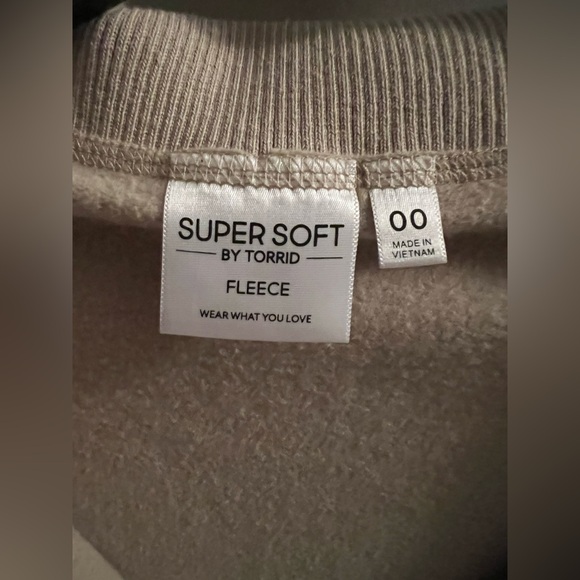 EUC Fleece V-Neck Sweatshirt. Size 00. - Picture 3 of 9